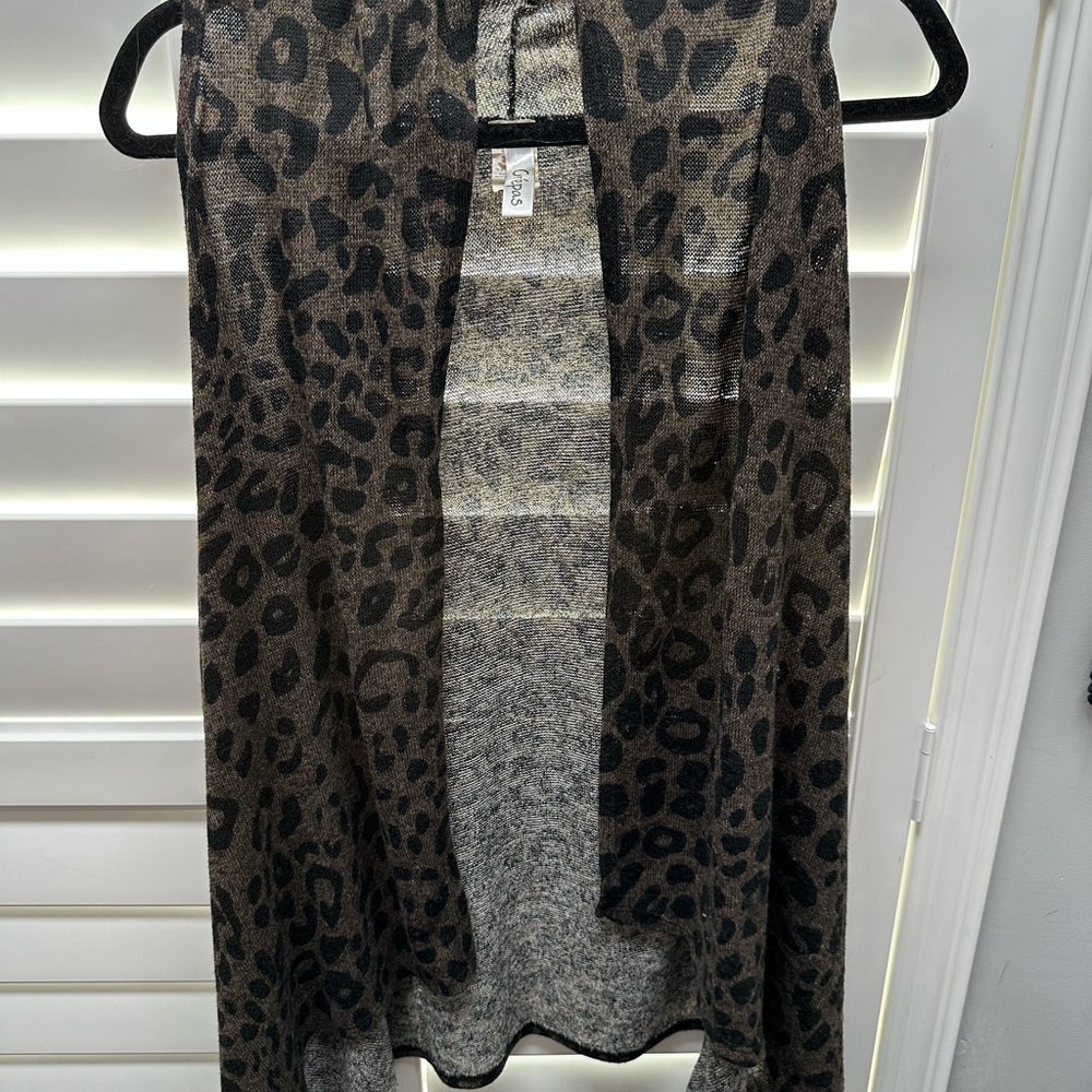 Crepes Sleeveless Animal Print Cardigan